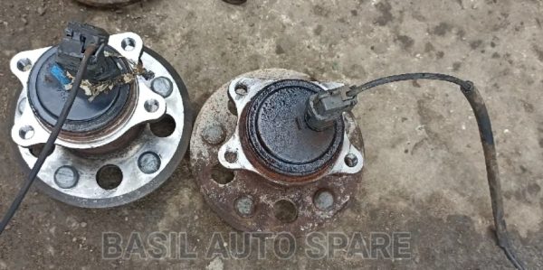 Complete Hub With Bearings Camry 012